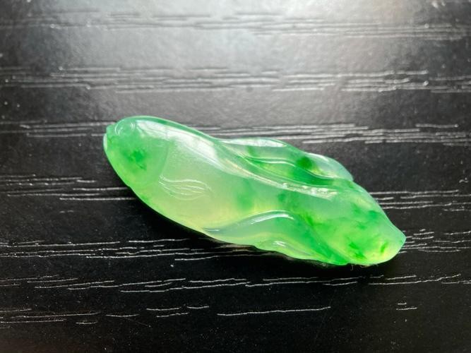 綠翡翠魚圖片