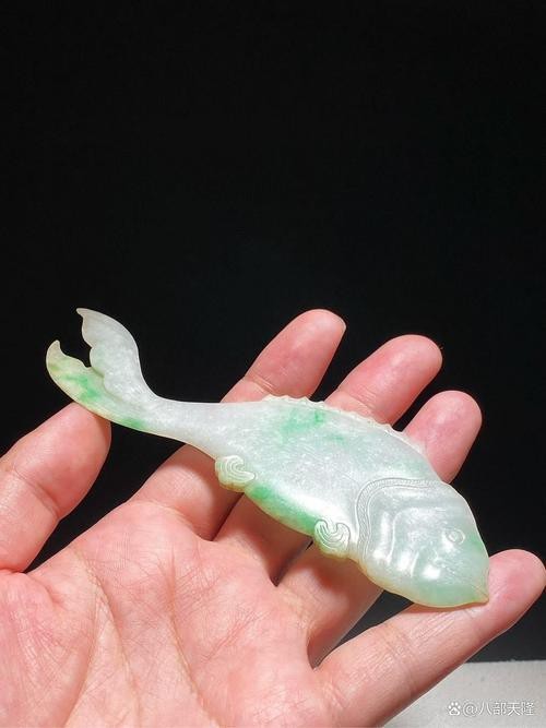 綠翡翠魚圖片
