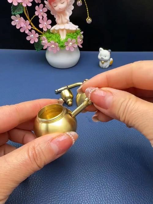 如何保養(yǎng)和維護(hù)龍頭魚擺件？
