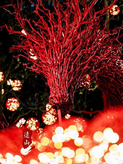 能推薦一些高清紅色龍圖片嗎？