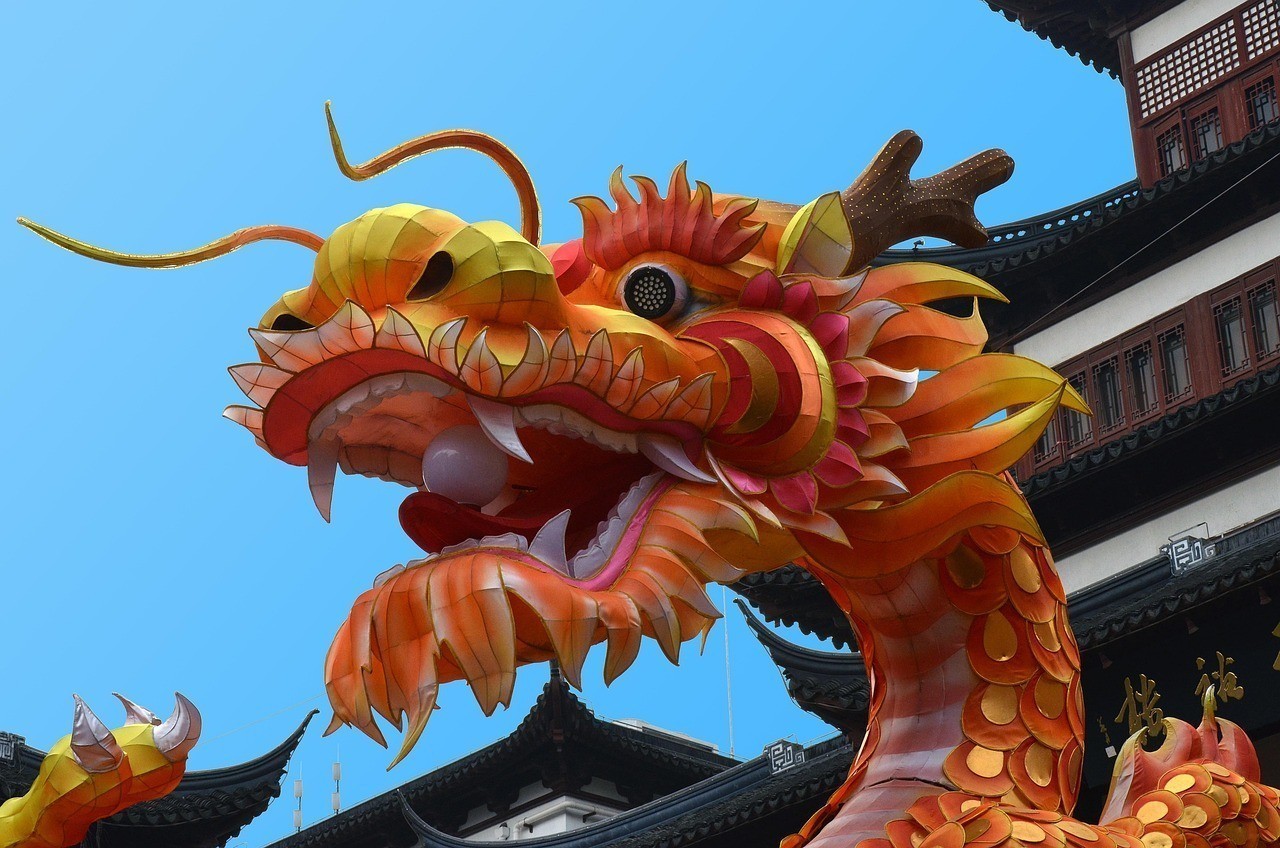 哪些生肖不適合佩戴紅龍旗？