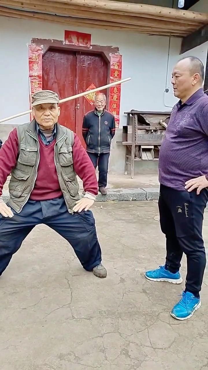 金頭古龍最簡(jiǎn)單三個(gè)動(dòng)作