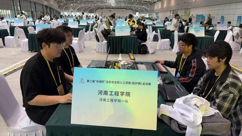 有哪些高校參加了長城杯鐵人三項(xiàng)？