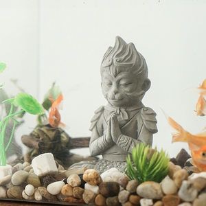 將佛頭放入魚缸中的佛像材質在魚缸中放置佛像的做法：為什么有些人喜歡將佛頭放入魚缸中