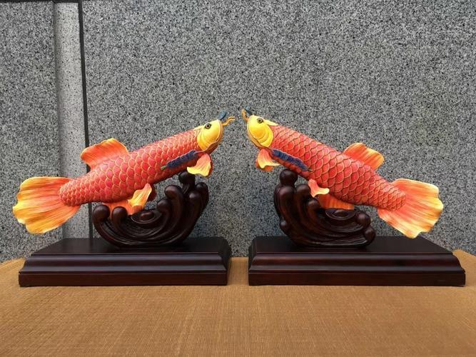 給我一些金龍魚擺件的圖片