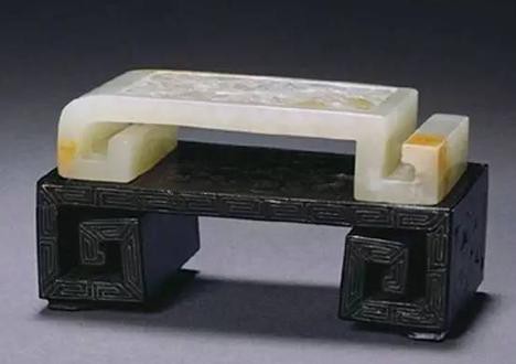 青墨龍床