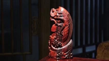 龍魚造型做包掛寓意：龍魚造型做包掛的寓意