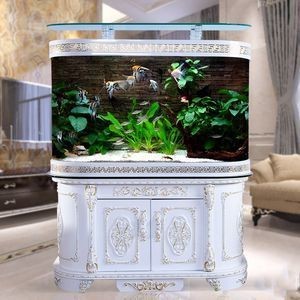 弧形魚缸在視覺效果上具有一定的劣勢和劣勢和劣勢：弧形魚缸在視覺效果上具有一定的優勢和劣勢