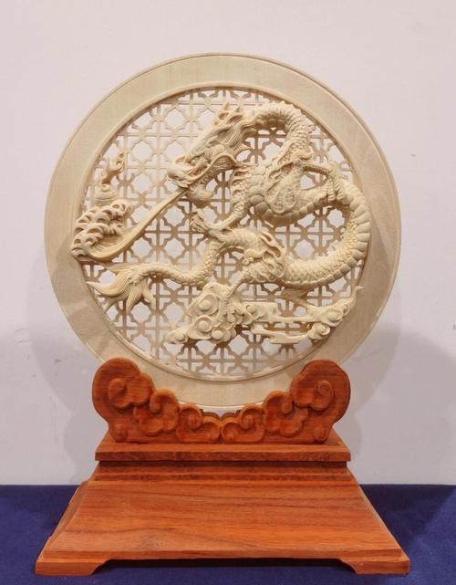 能提供更多龍擺件的圖片嗎？