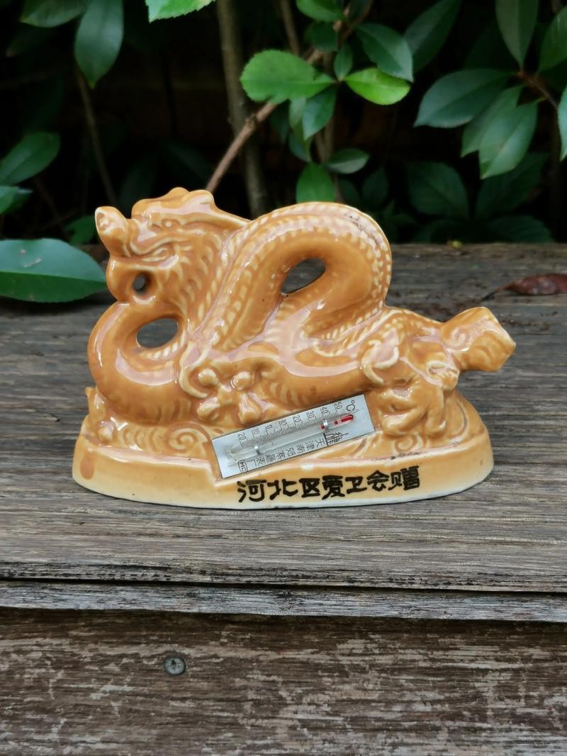 能提供更多龍擺件的圖片嗎？