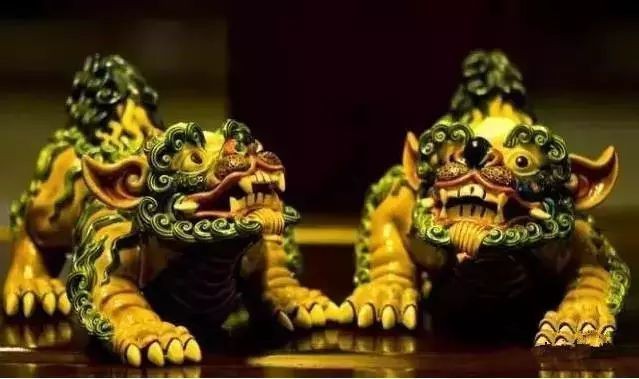 麒麟和魚缸擺一起見財(cái)化水：麒麟與魚缸擺在一起會(huì)產(chǎn)生“見財(cái)化水”的效果