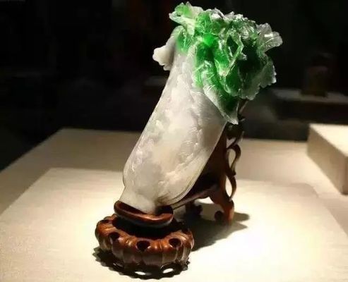 麒麟和魚缸擺一起見財(cái)化水：麒麟與魚缸擺在一起會(huì)產(chǎn)生“見財(cái)化水”的效果