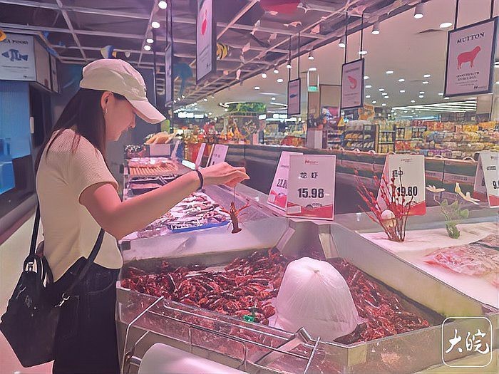 廣州魚缸定做廠家推薦：廣州水族魚缸定做廠家：魚缸定做廠家的產品質量和服務