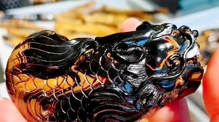 魚缸換水后水變白的原因和處理方法是由多種因素引起的：魚缸換水后水變白是怎么回事？