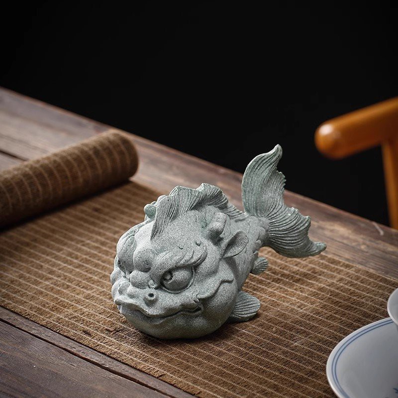 魚缸換水后水變白的原因和處理方法是由多種因素引起的：魚缸換水后水變白是怎么回事？