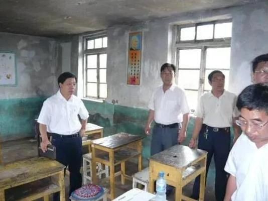 成都金龍魚班（成都金龍魚班學生就業(yè)前景如何）