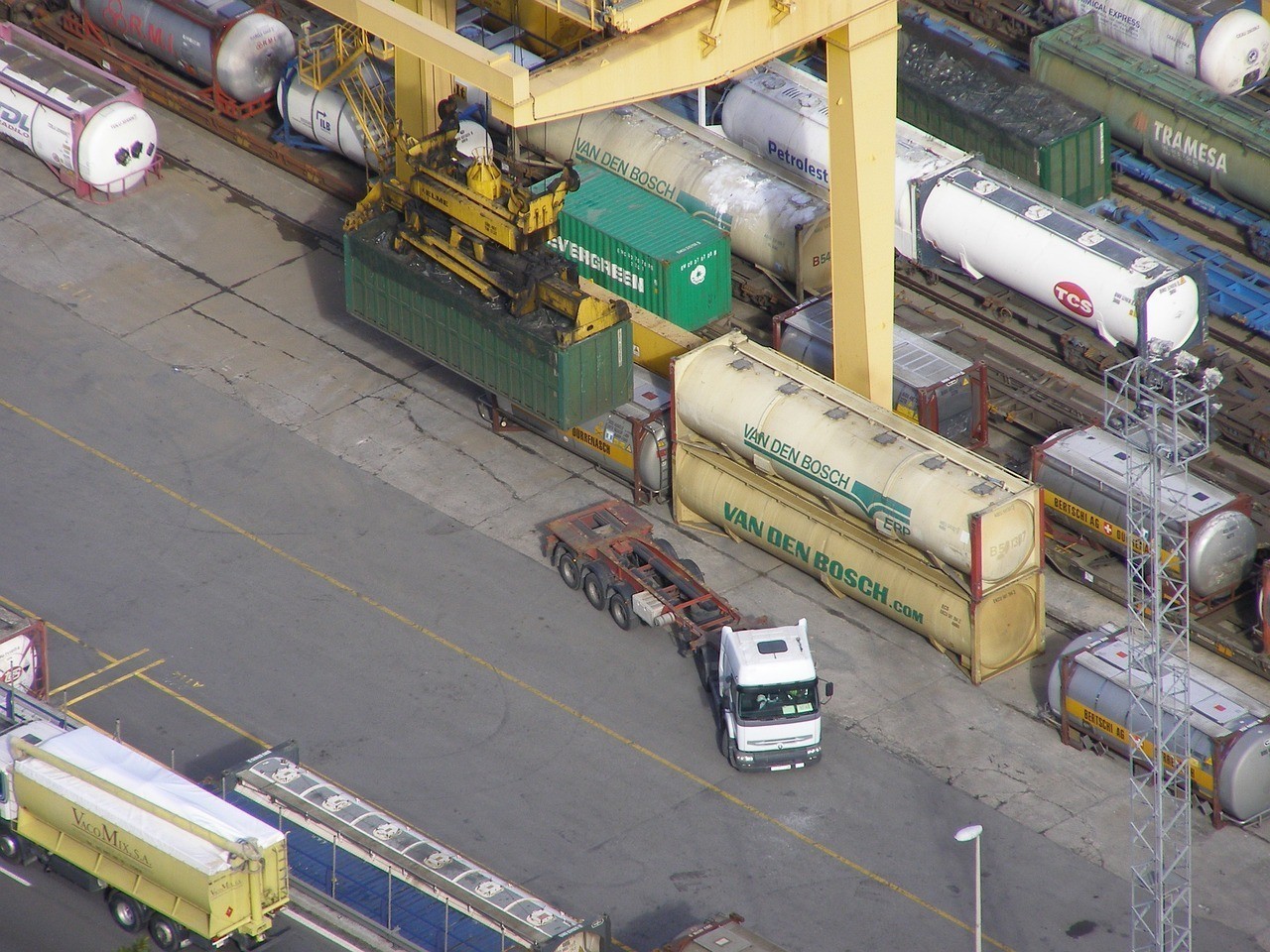 泰安市泰山區晶瑩玻璃廠