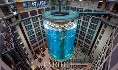 世界最大的獨立圓柱體水族館之一德國柏林雷迪森布魯酒店：世界上最大的水族館——德國魚缸電梯