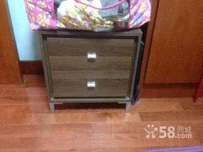 床邊放魚缸好不好：床邊放魚缸風水健康學上都有其正反兩面影響魚缸財運