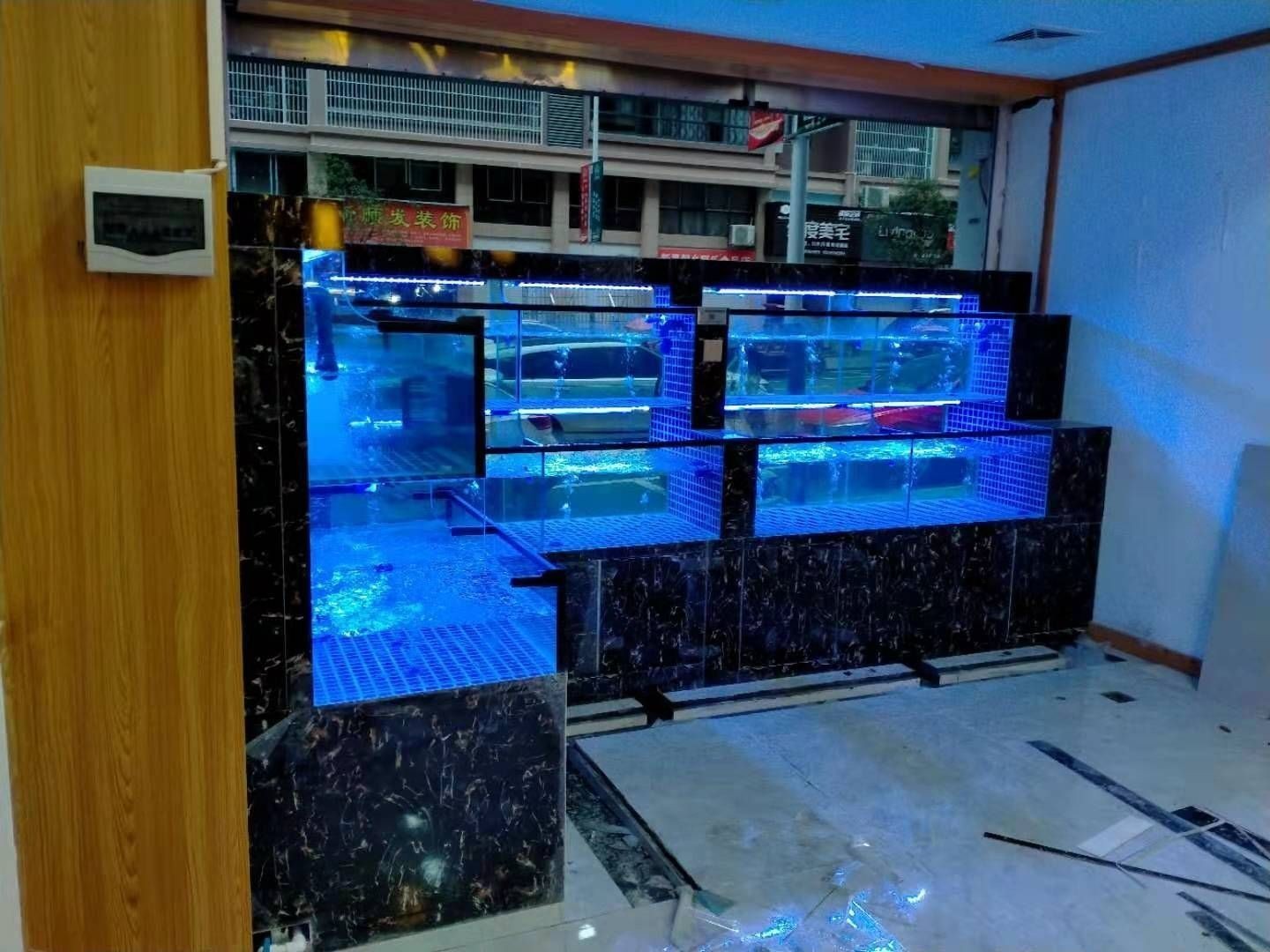 飯店玻璃魚缸制作方法（飯店玻璃魚缸的制作）