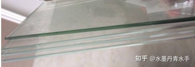 浮法玻璃魚缸和超白魚缸的區(qū)別：浮法玻璃魚缸與超白玻璃魚缸的區(qū)別