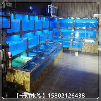 選擇定制魚缸供應(yīng)商時(shí)可以從以下幾個(gè)方面進(jìn)行考慮：如何選擇定制魚缸供應(yīng)商