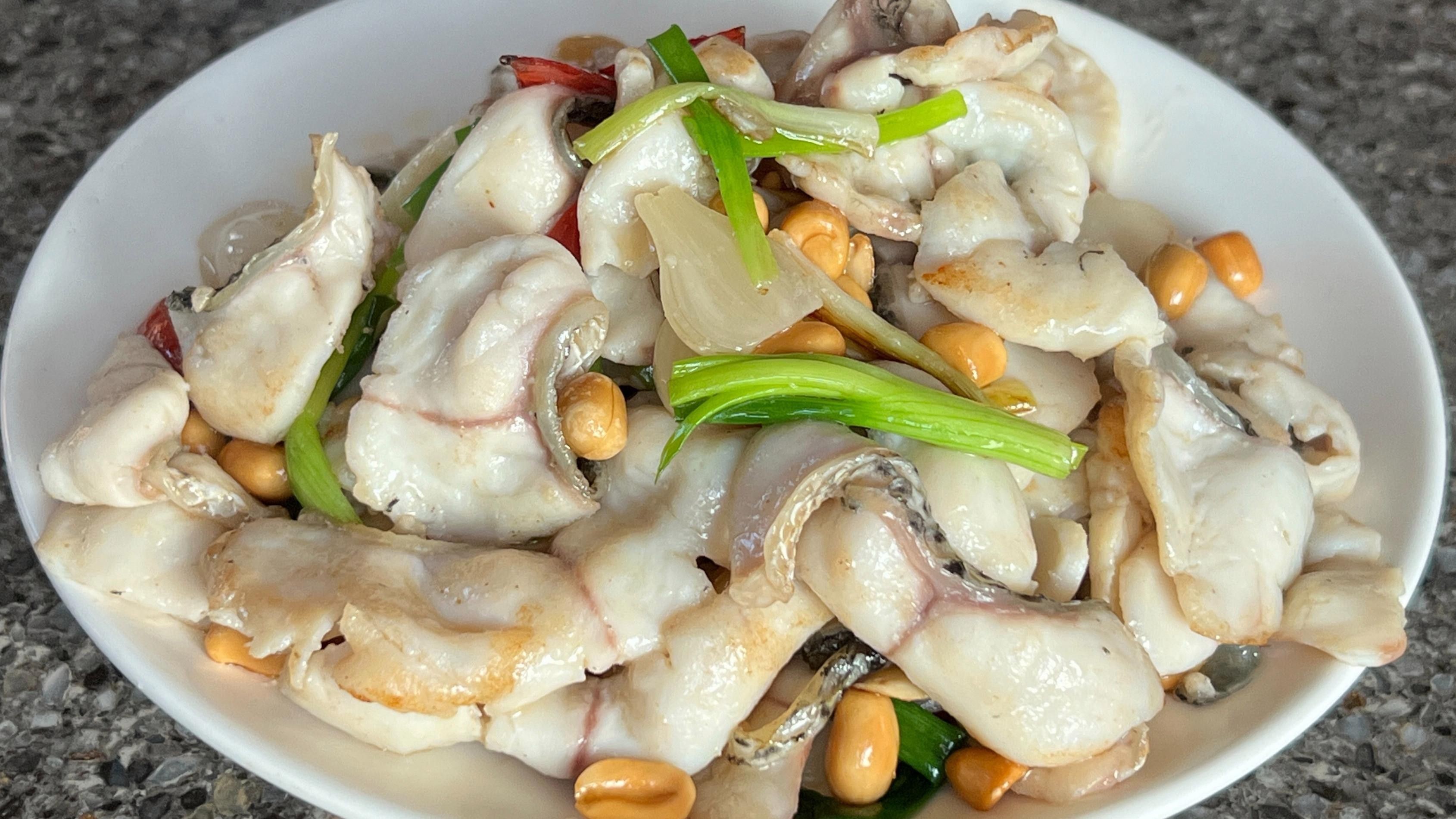 金龍魚和黑魚誰厲害