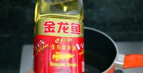 金龍魚吃多少蝦肉合適：金龍魚一天喂多少蝦