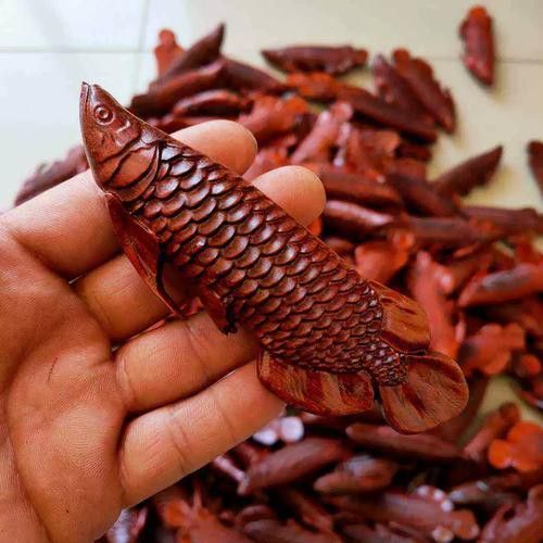 如何保養和清潔金龍魚雕刻？