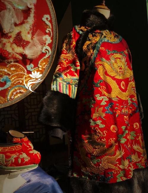 能再給幾個紅龍服飾搭配案例嗎？