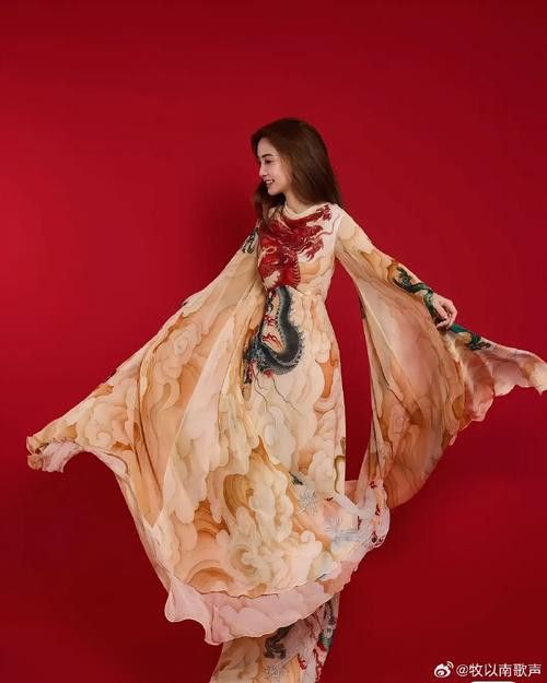 能再給幾個紅龍服飾搭配案例嗎？