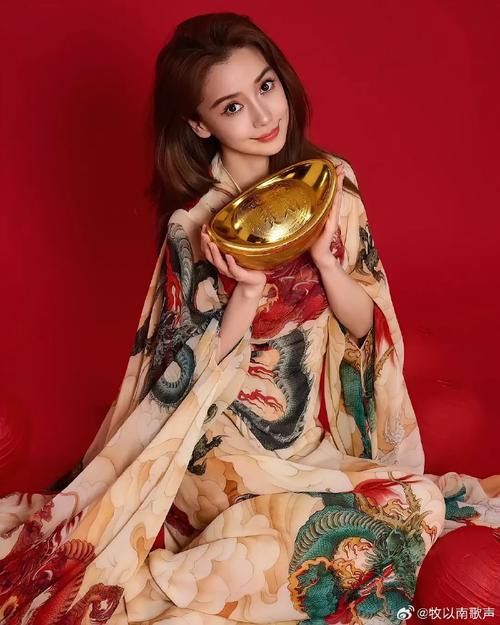 能再給幾個紅龍服飾搭配案例嗎？