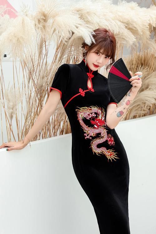 能再給幾個紅龍服飾搭配案例嗎？