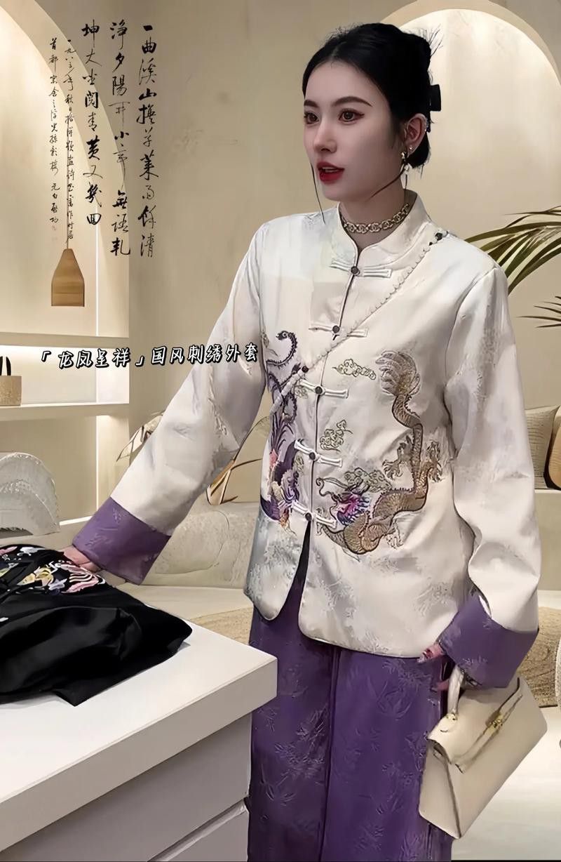 能再給幾個紅龍服飾搭配案例嗎？