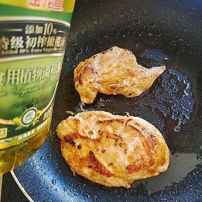 金龍魚能吃雞胸肉嗎：金龍魚可以吃雞胸肉嗎