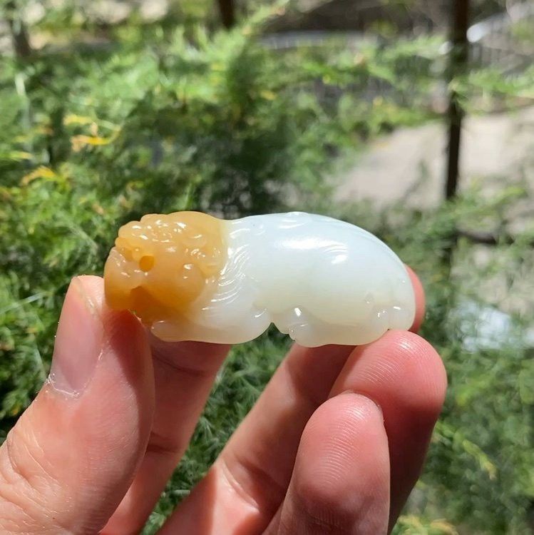 如何判斷玉石聚財(cái)龍魚擺件是否需要保養(yǎng)？
