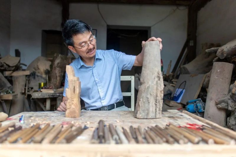 有哪些著名的木雕龍頭藝術家？