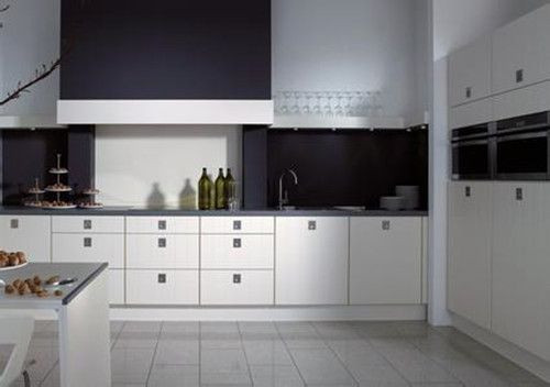 龍魚為何撞缸而死的原因：龍魚為何撞缸而死，原因分析與預防措施