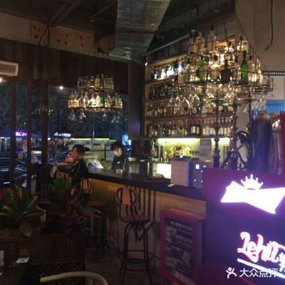 青年路鱘龍魚店電話多少（青年路鱘龍魚店）