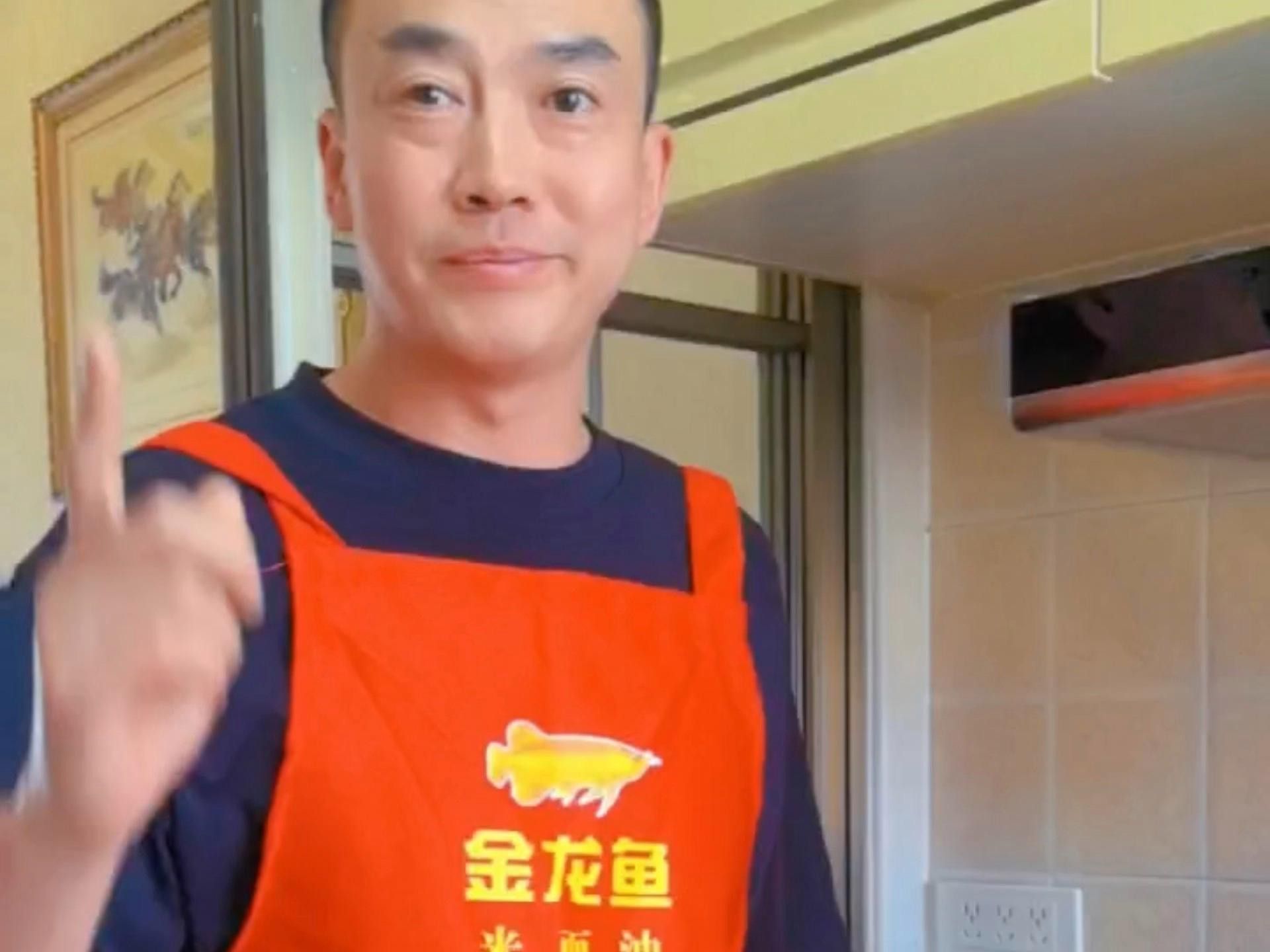 如何科學喂食金龍魚？