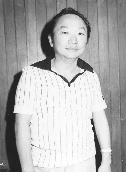 古龍年輕時期有哪些珍貴影像？