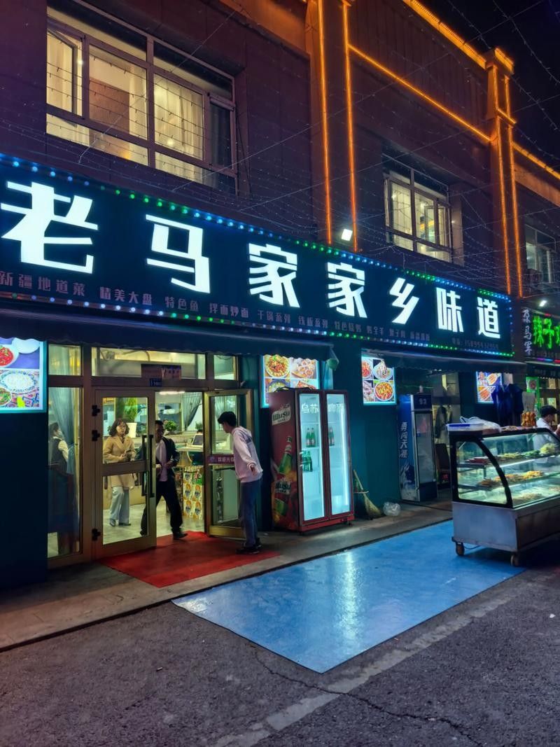 吉木乃開水族店怎么樣?加盟祥龍魚場賣龍魚市場怎樣? 水族館百科(水族館加盟) 第3張 吉木乃開水族店怎么樣?加盟祥龍魚場賣龍魚市場怎樣? 吉木乃開水族店怎么樣?加盟祥龍魚場賣龍魚市場怎樣? 水族館百科(水族館加盟) 第3張