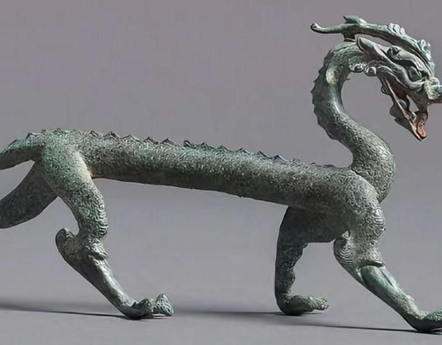 推薦一些金龍雕塑的經典款式 推薦一些金龍雕塑的經典款式 龍魚百科 第3張