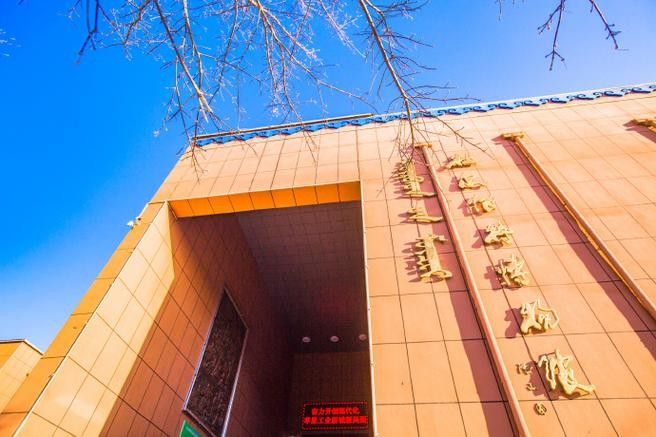杜爾伯特開水族店怎么樣？加盟祥龍魚場賣龍魚市場怎樣？
