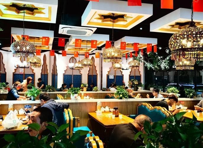 吉木薩爾開水族店怎么樣？加盟祥龍魚場賣龍魚市場怎樣？