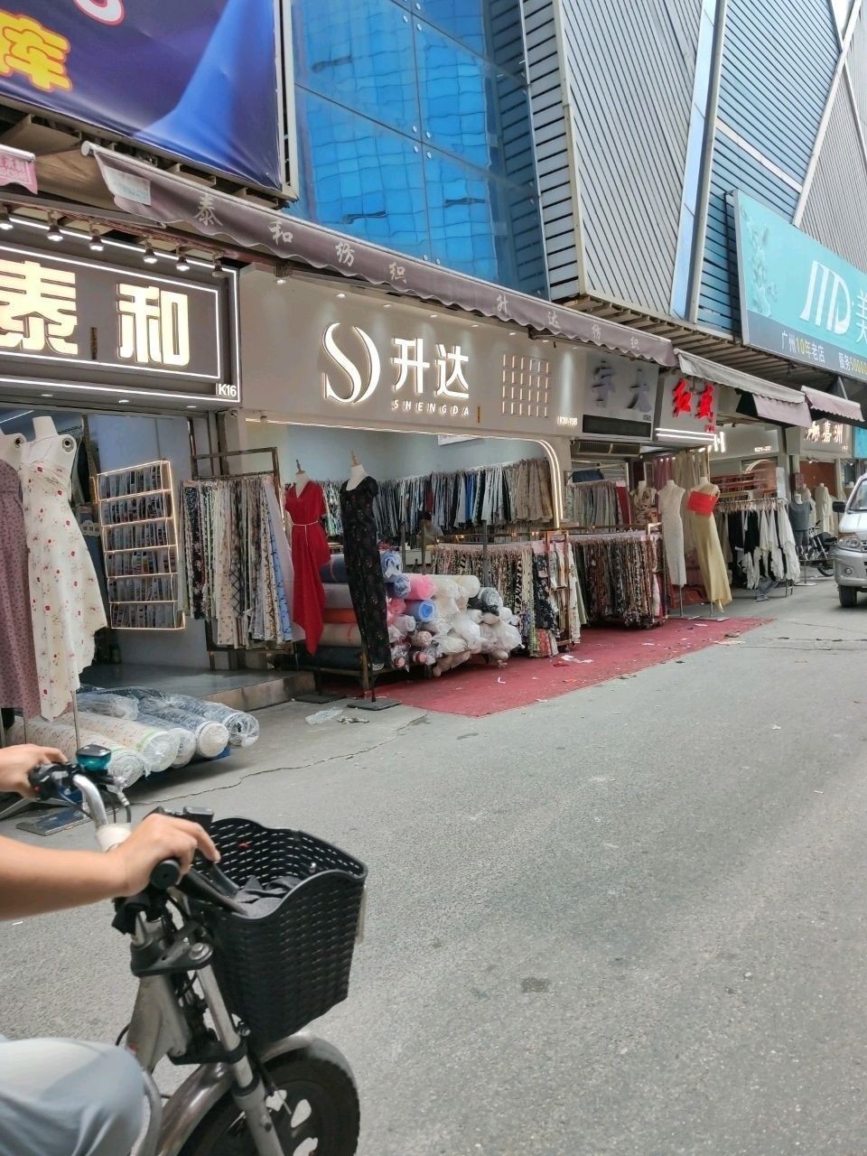 康樂(lè)開水族店怎么樣？加盟祥龍魚場(chǎng)賣龍魚市場(chǎng)怎樣？