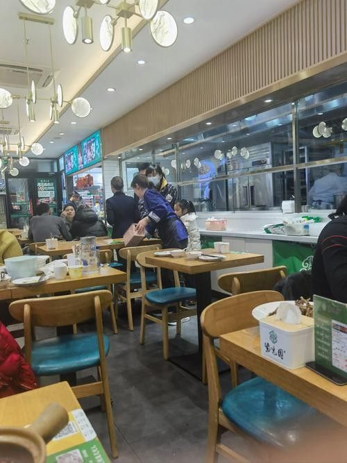貴定開水族店怎么樣？加盟祥龍魚場賣龍魚市場怎樣？