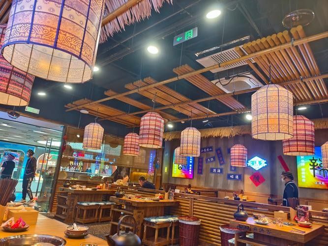 八里罕開水族店怎么樣？加盟祥龍魚場賣龍魚市場怎樣？