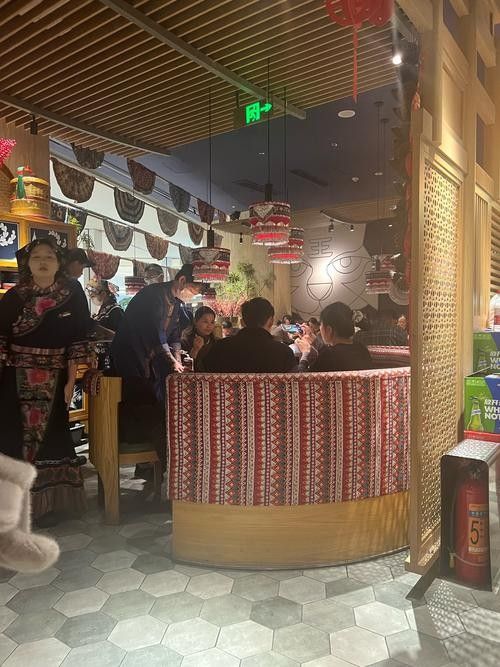 若羌開水族店怎么樣？加盟祥龍魚場賣龍魚市場怎樣？