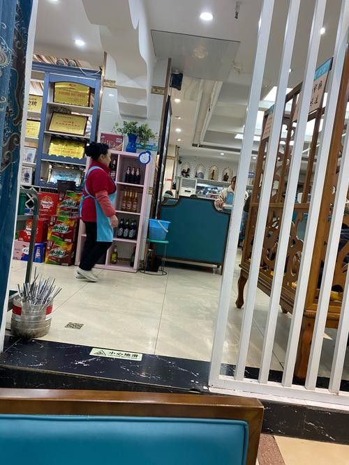 若羌開水族店怎么樣？加盟祥龍魚場賣龍魚市場怎樣？